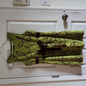 Green sleeveless dress with brown patterns